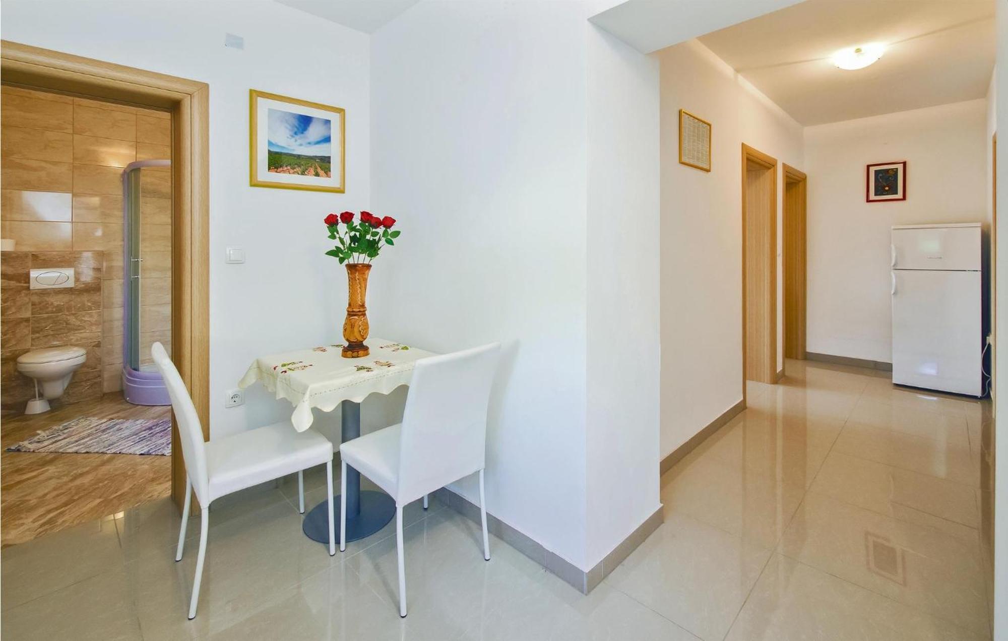 סומפטר 2 Bedroom Awesome Apartment In Mali Rat מראה חיצוני תמונה