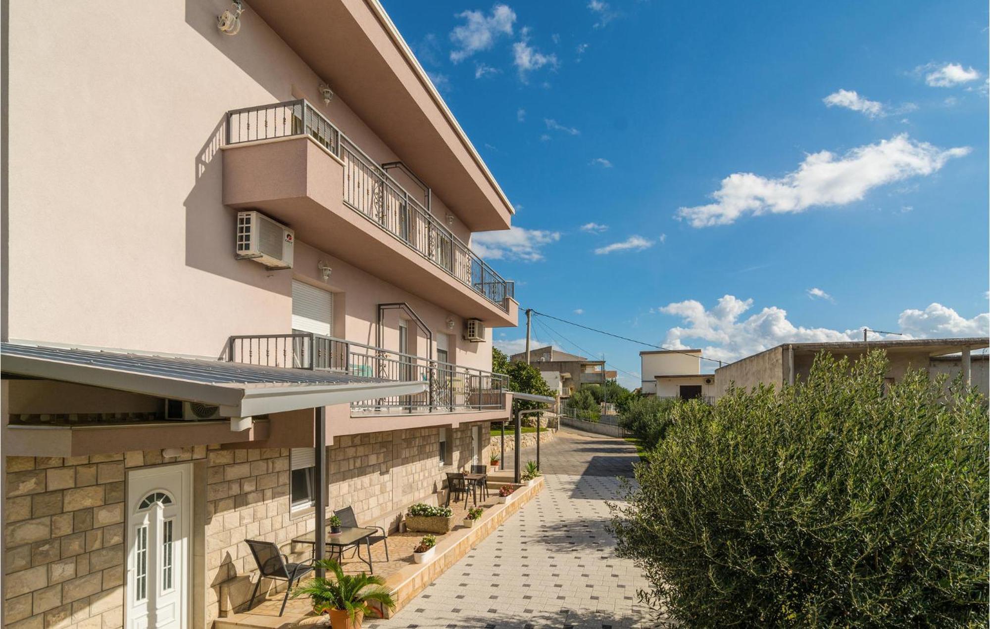 סומפטר 2 Bedroom Awesome Apartment In Mali Rat מראה חיצוני תמונה