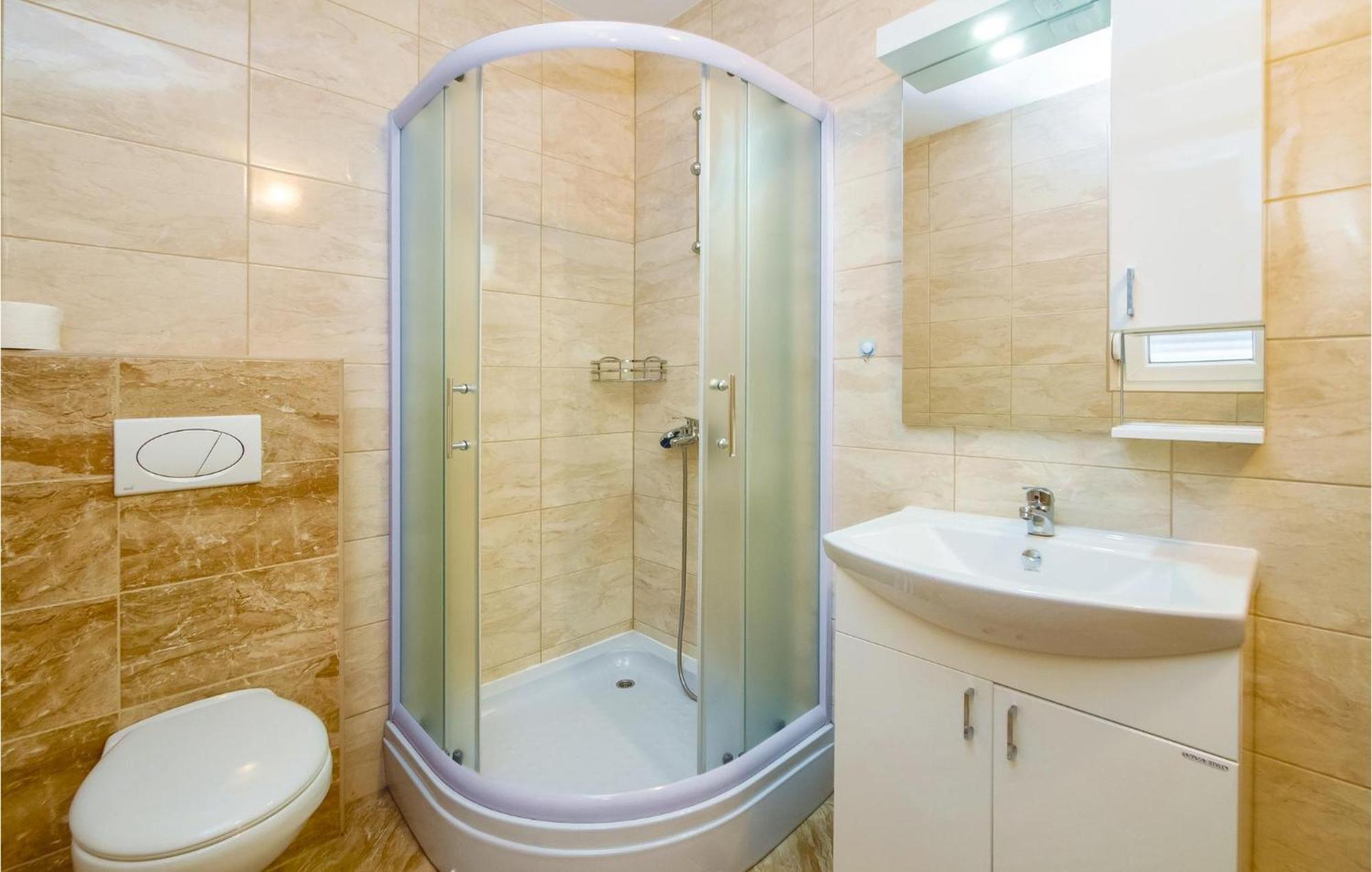 סומפטר 2 Bedroom Awesome Apartment In Mali Rat מראה חיצוני תמונה