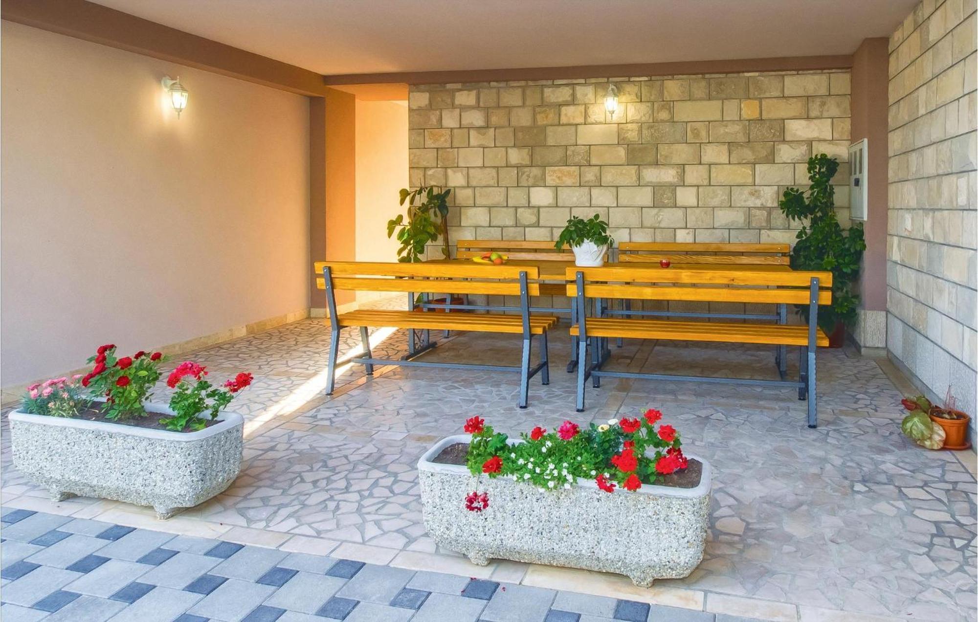 סומפטר 2 Bedroom Awesome Apartment In Mali Rat מראה חיצוני תמונה